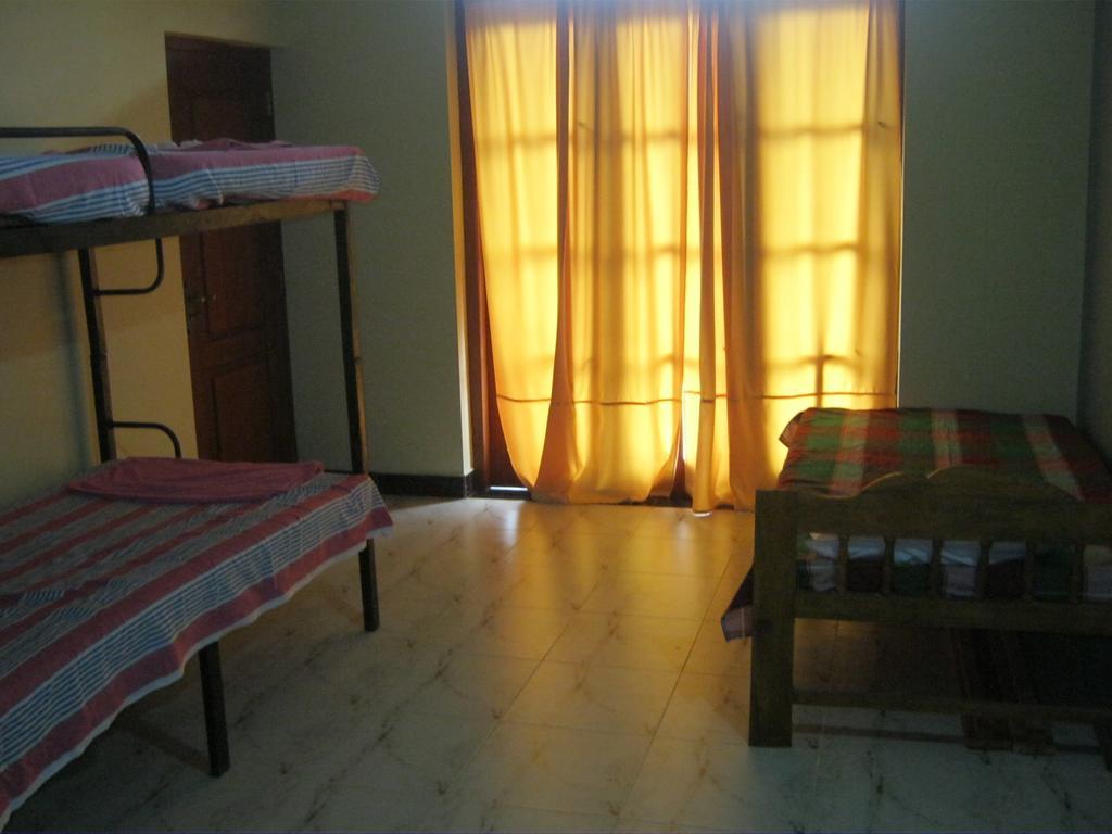 Aurora - Negombo Budget Hostel Room photo