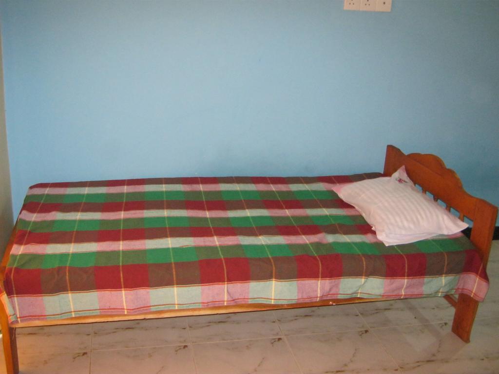 Aurora - Negombo Budget Hostel Room photo