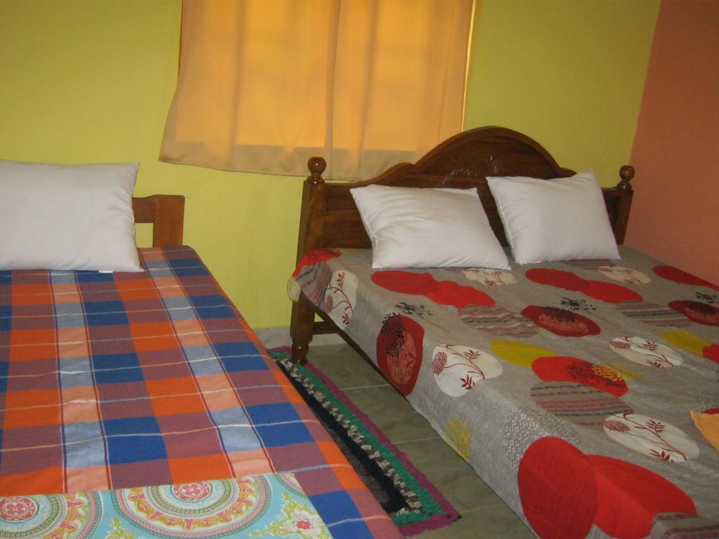 Aurora - Negombo Budget Hostel Room photo