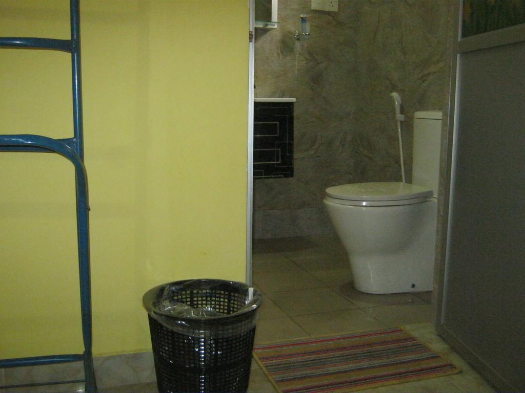 Aurora - Negombo Budget Hostel Room photo