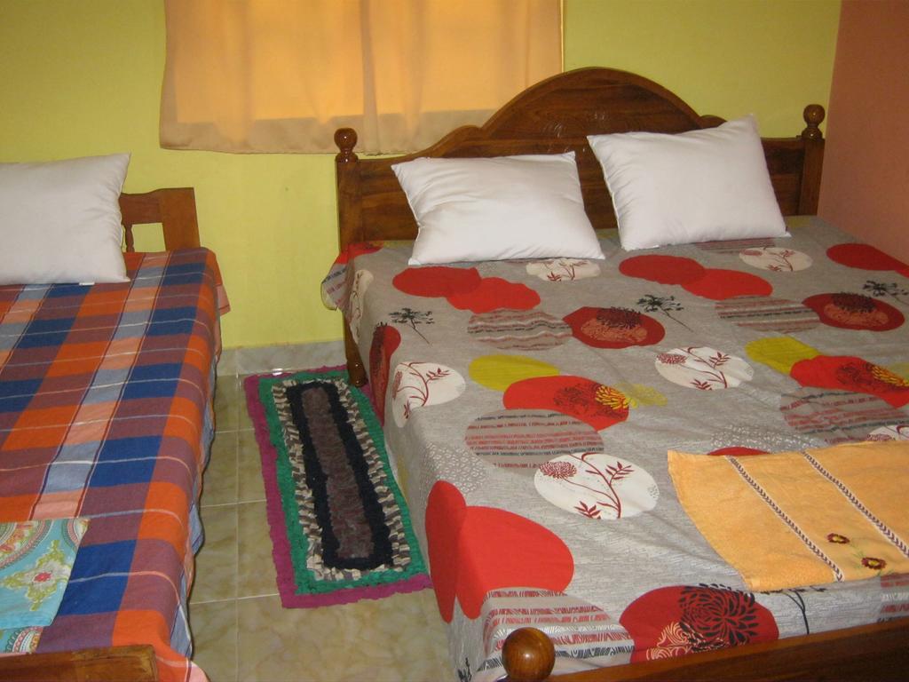 Aurora - Negombo Budget Hostel Room photo
