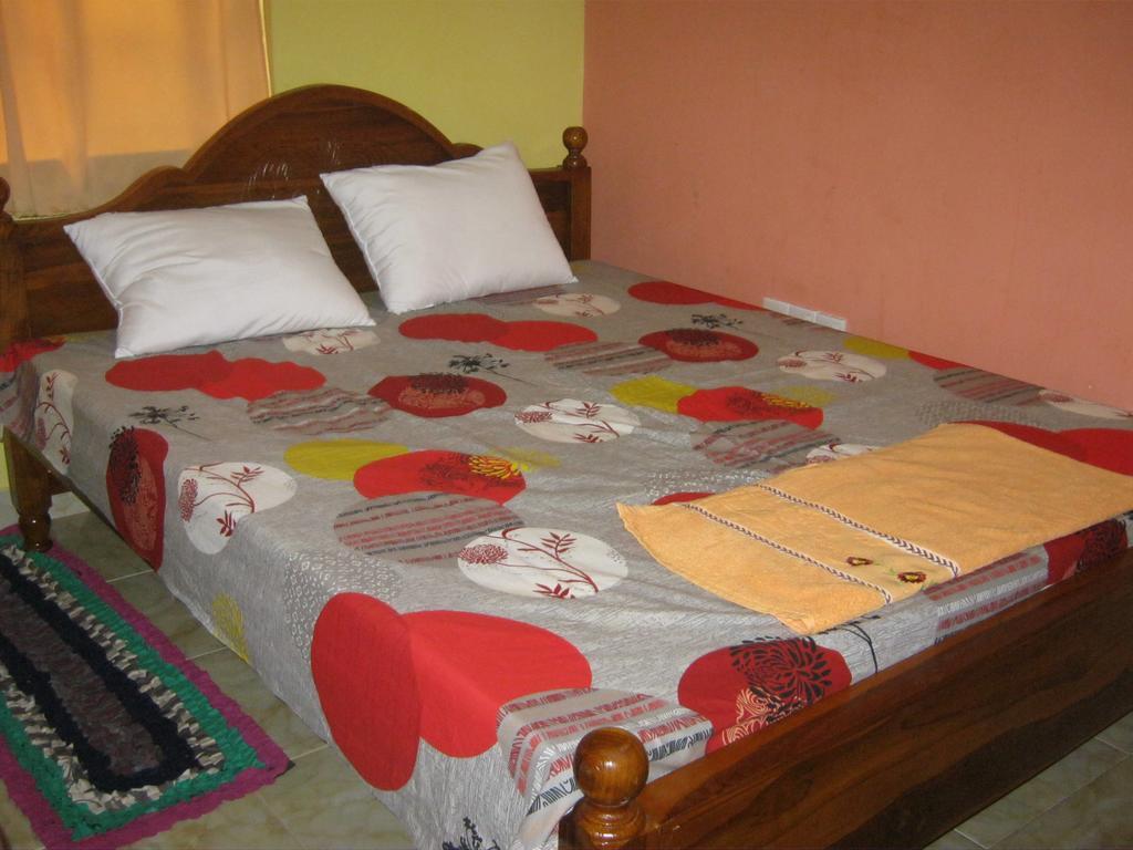 Aurora - Negombo Budget Hostel Room photo