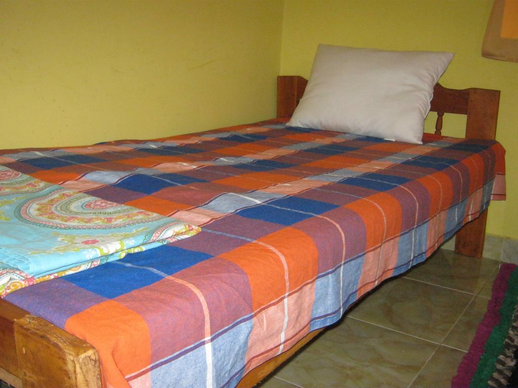 Aurora - Negombo Budget Hostel Room photo