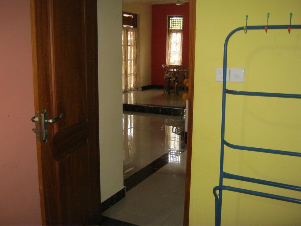 Aurora - Negombo Budget Hostel Room photo