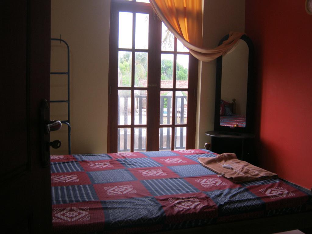 Aurora - Negombo Budget Hostel Room photo