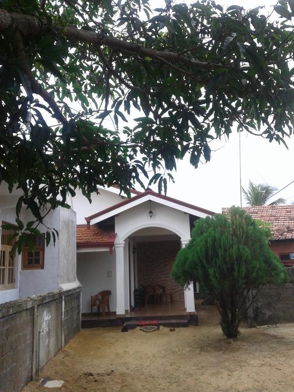 Aurora - Negombo Budget Hostel Exterior photo